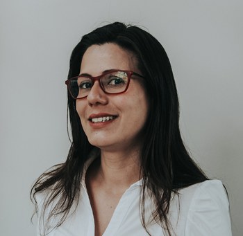 Profa. Dra. Paula Costa Castro